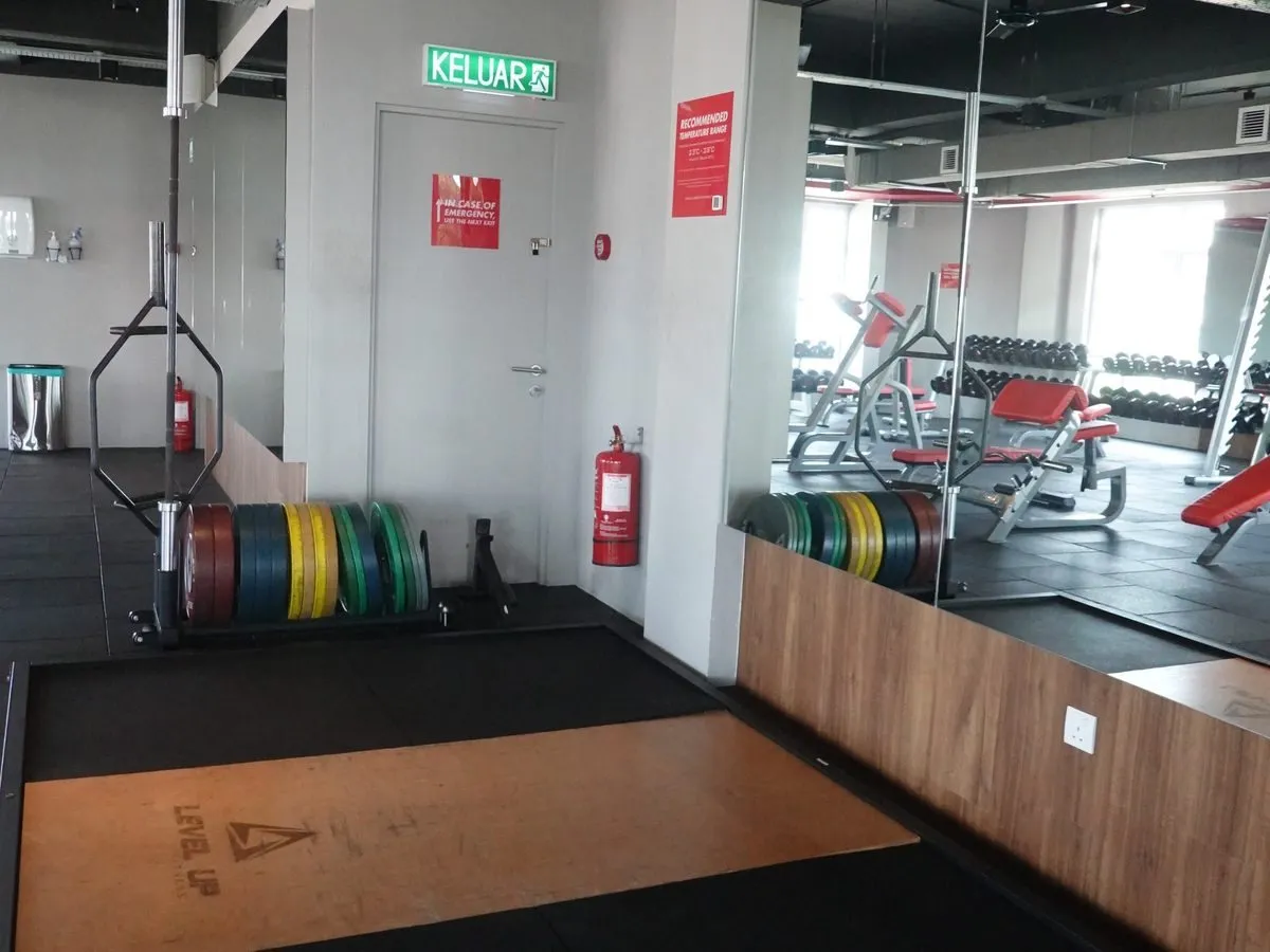 Deadlift platform at Level Up Fitness Tabuan Jaya