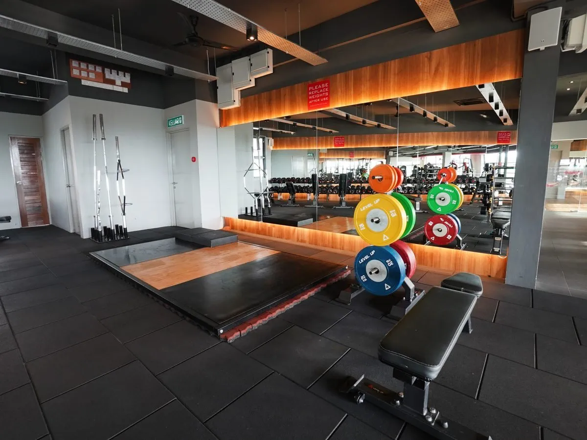 Lifting platform at Level Up Fitness Town Square