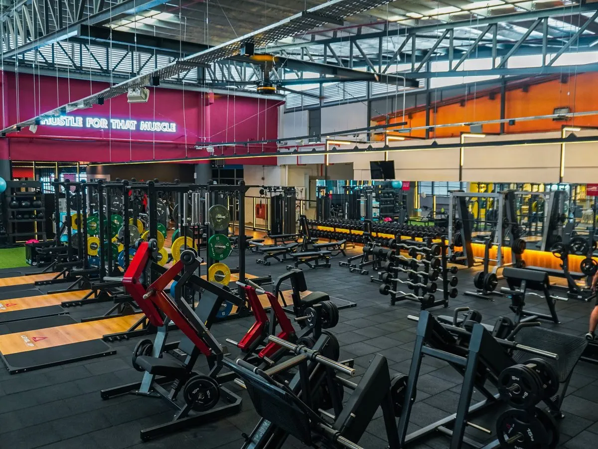 A big, spacious floor at Level Up Fitness Tebrau