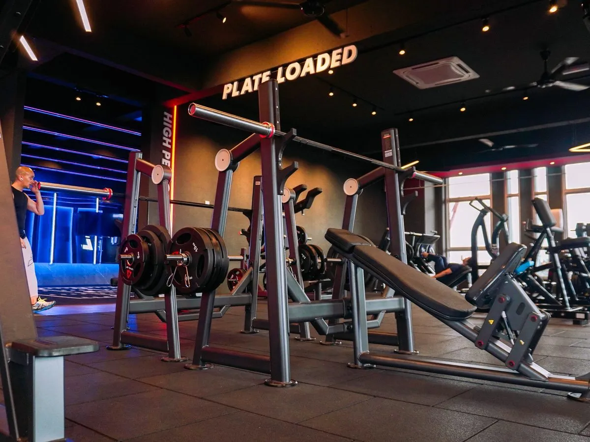 Plate-loaded strength on level 2 at Level Up Fitness Samarahan
